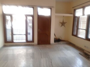 Room in 2 BHK Builder Floor at Sector 37 – for Rent