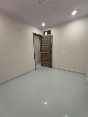 Room in 2 BHK Builder Floor at Mayur Vihar 1 – for Rent