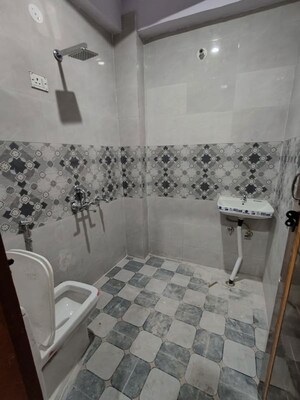 Bathroom in 2 BHK Builder Floor at Mayur Vihar 1 – for Rent