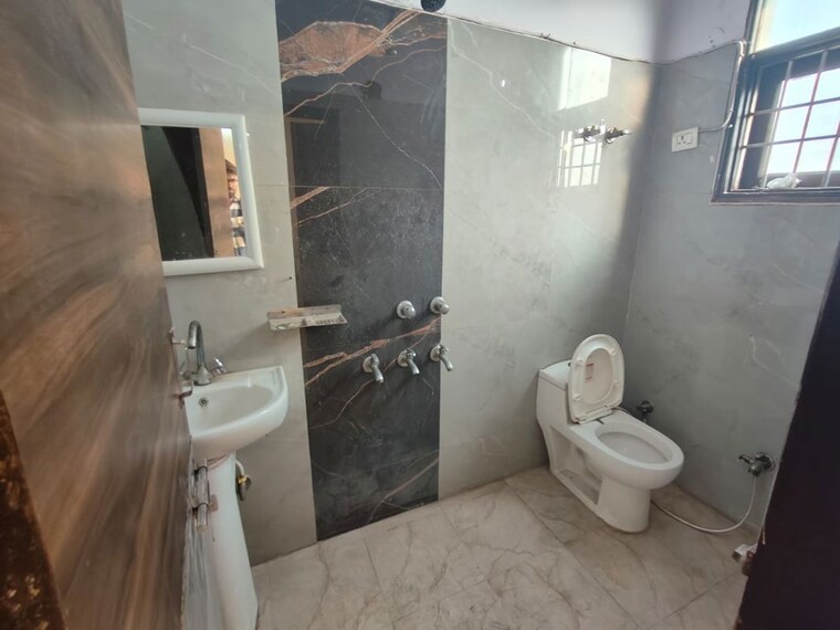 Bathroom, mayur vihar 1 2 Bedroom 700 Sq.Ft. Builder Floor In Mayur Vihar 1 Delhi 10598746