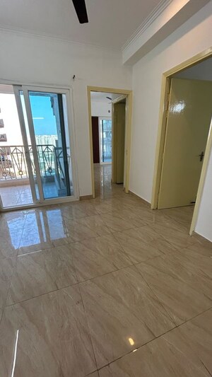 Room in 3 BHK Apartment at SKA Metro Ville, Eta Ii Greater Noida – for Sale