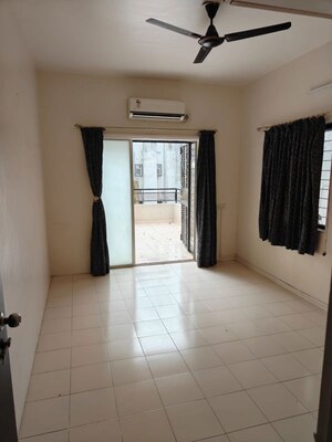 Room in 3 BHK Apartment at Sarala Roses, Baner – for Rent
