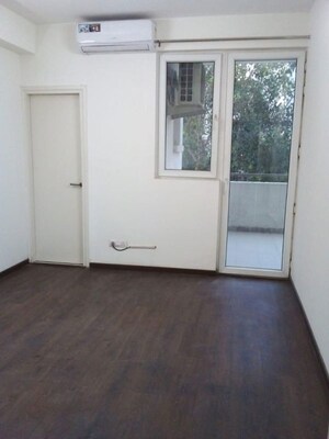 Room in 4 BHK Apartment at Emaar MGF The Palm Drive Villas, Sector 66 – for Rent