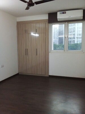 Room in 4 BHK Apartment at Emaar MGF The Palm Drive Villas, Sector 66 – for Rent