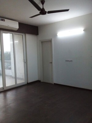 Room in 4 BHK Apartment at Emaar MGF The Palm Drive Villas, Sector 66 – for Rent