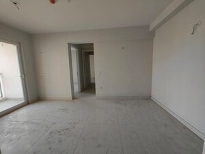 Room in 2.5 BHK Apartment at Nimbus Express Park View, Chi V Greater Noida – for Sale