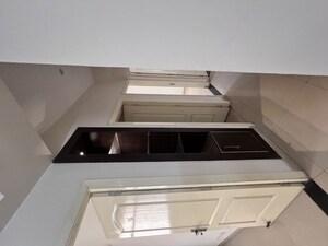 Room in 3 BHK Apartment at Gomti Nagar – for Sale