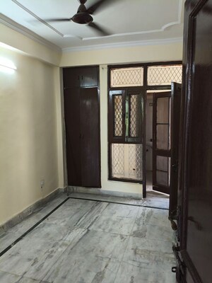 Room in 2 BHK Builder Floor at Sector 52 – for Rent