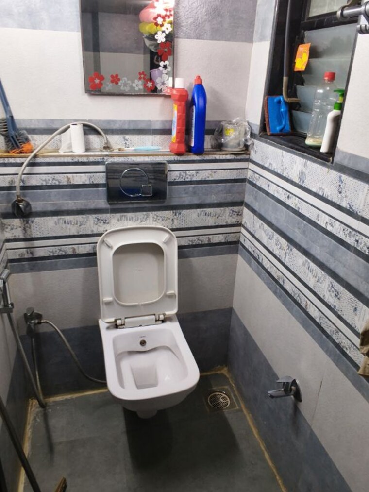Washroom, shri-kedarnath-chs-borivali-west 1 Bedroom 415 Sq.Ft. Apartment In Borivali West Mumbai 10598795
