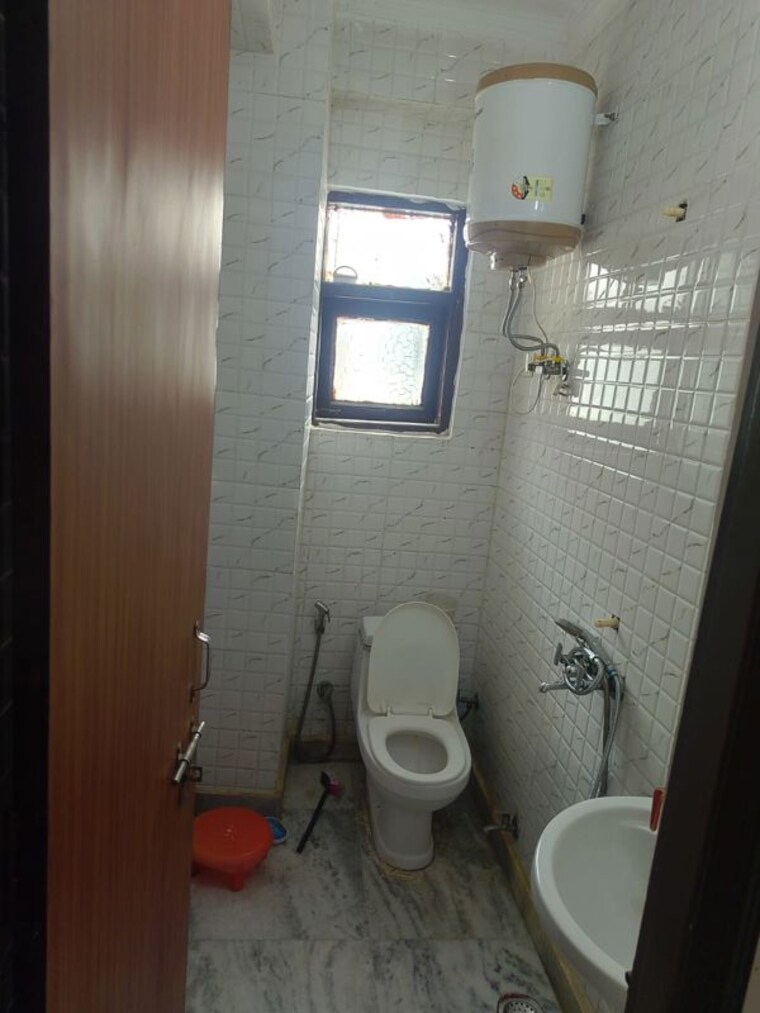 Bathroom, saket 1 Bedroom 400 Sq.Ft. Builder Floor In Saket Delhi 10598865