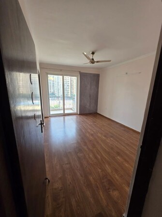 3 BHK 1450 Sq.Ft. Apartment in Amrapali Leisure Park