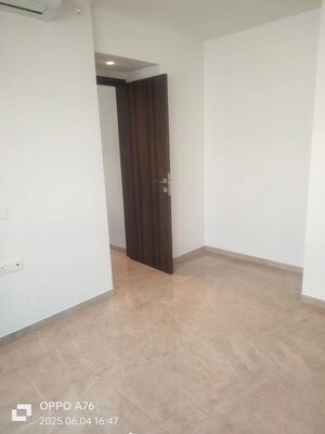 Room in 1 BHK Apartment at Hiranandani Highland, Powai – for Rent