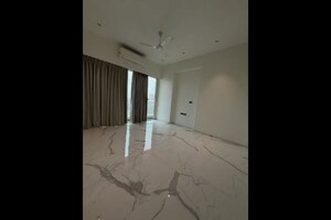 Room in 4 BHK Apartment at Windsor Grande Residences, Andheri West – for Sale