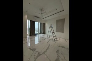 Room in 4 BHK Apartment at Windsor Grande Residences, Andheri West – for Sale