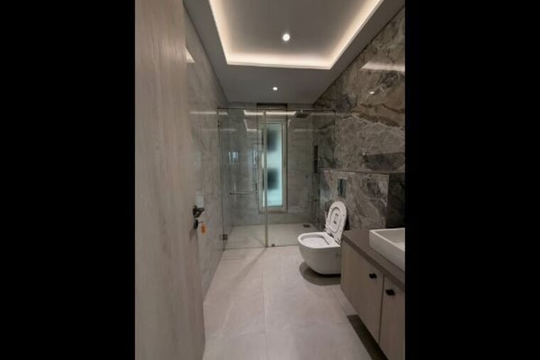 Bathroom, windsor-grande-residences 4 Bedroom 3105 Sq.Ft. Apartment In Andheri West Mumbai 10598698
