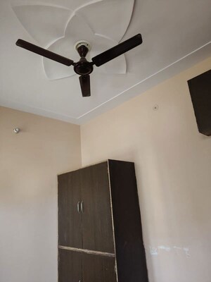 Furnished Amenities in 2.5 BHK Builder Floor at Ashok Vihar Phase 3 – for Rent