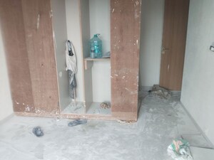 Room in 3 BHK Apartment at Shri Nakoda Ratan Address, Dadar West – for Rent