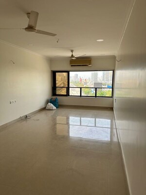 Room in 3 BHK Apartment at Heera Panna Apartment, Tardeo – for Rent