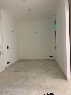 Room in 3 BHK Builder Floor at Greater Kailash ii – for Rent