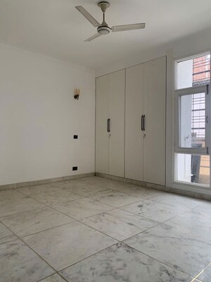 Room in 3 BHK Builder Floor at Greater Kailash ii – for Rent