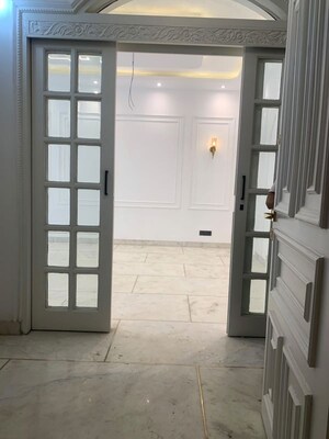 Room in 3 BHK Builder Floor at Greater Kailash ii – for Rent