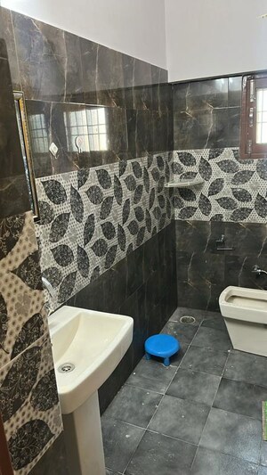 Team Area in 1 BHK Independent House at Sector 35 – for Rent