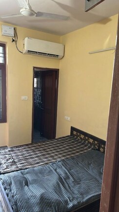 1 BHK Independent House For Rent in Sector 35