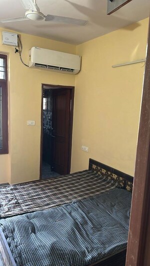 1 BHK Independent House For Rent in Sector 35