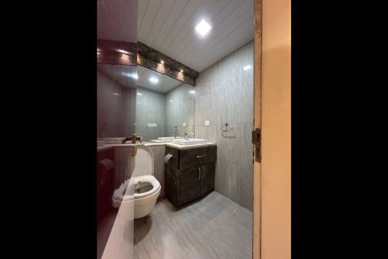 Bathroom, runwal-elegante 3.5 Bedroom 1849 Sq.Ft. Apartment In Andheri West Mumbai 10598995