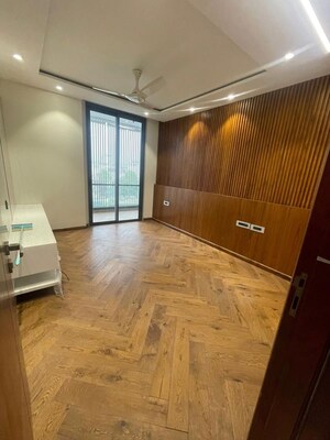 Room in 4 BHK Builder Floor at Suncity Township Gurgaon, Sector 54 – for Rent
