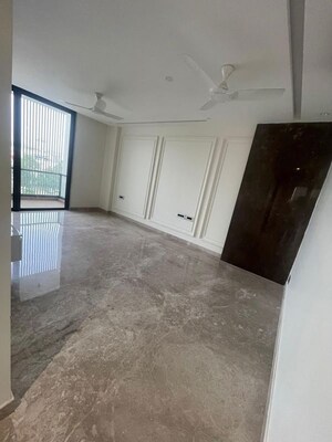 Room in 4 BHK Builder Floor at Suncity Township Gurgaon, Sector 54 – for Rent