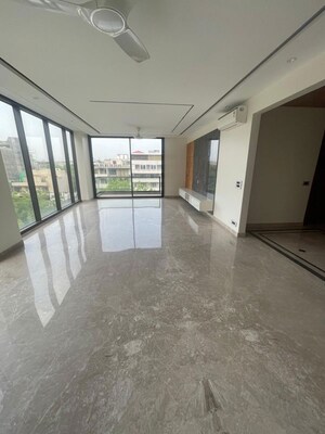 Living Room in 4 BHK Builder Floor at Suncity Township Gurgaon, Sector 54 – for Rent