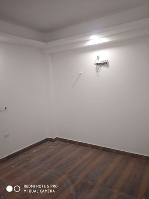 Room in 2 BHK Builder Floor at Sector 2 – for Rent
