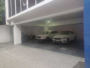 Parking in  Office Space at Richmond Premier, Richmond Road – for Rent