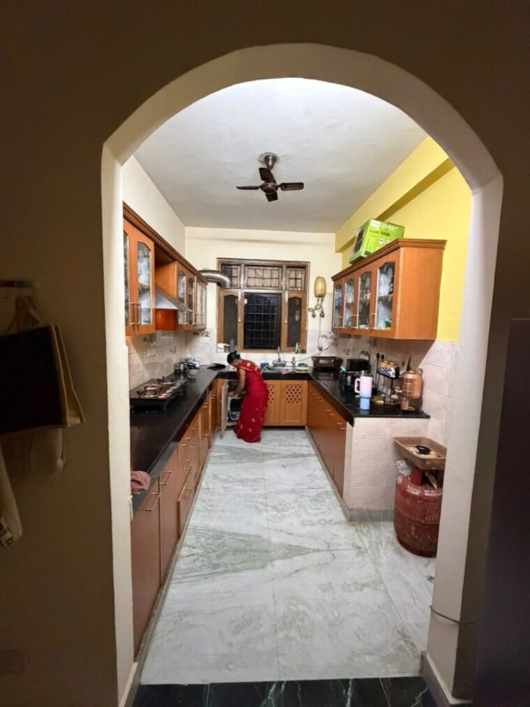 Living Room, sector 23 2.5 Bedroom 1200 Sq.Ft. Villa In Sector 23 Gurgaon 10599074
