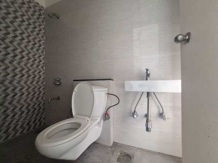 Bathroom, ashar-residency 3 Bedroom 1500 Sq.Ft. Apartment In Pokhran Road No Two Thane 10599072