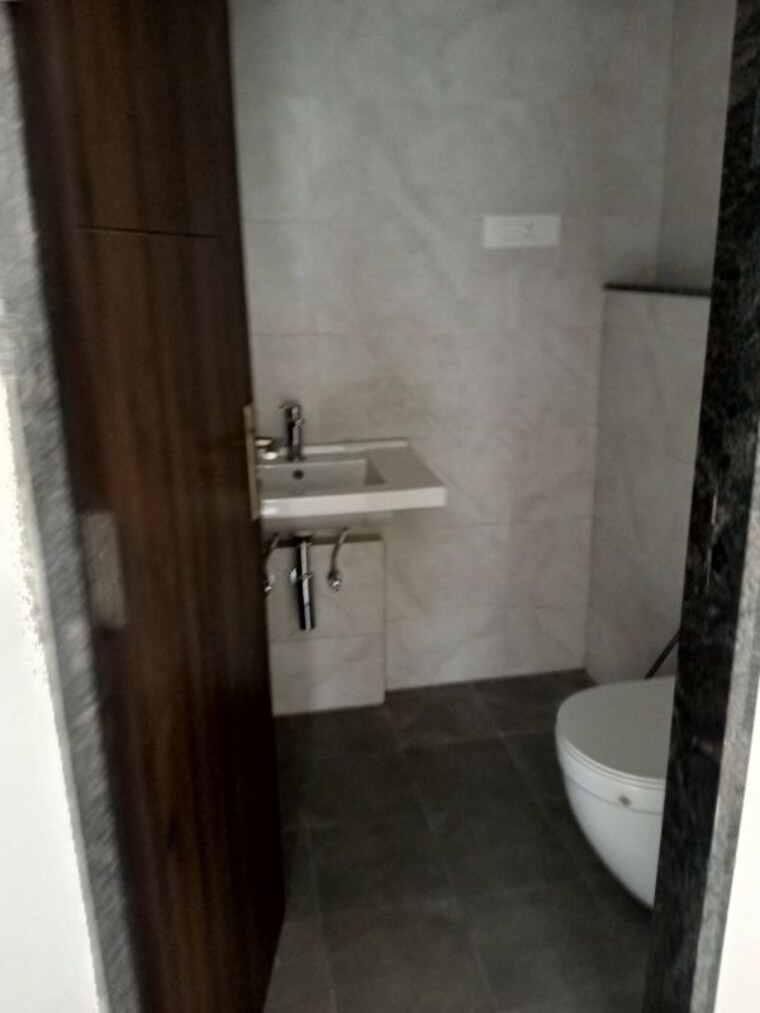 Bathroom, chanda nagar 6+ Bedroom 5400 Sq.Ft. Apartment In Chanda Nagar Hyderabad 10599075