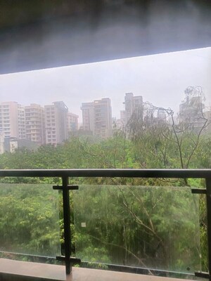Balcony in 2.5 BHK Apartment at Chembur – for Rent
