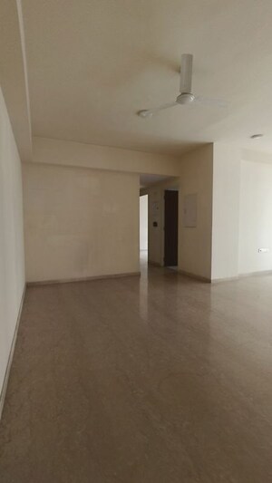 Room in 3 BHK Apartment at Lodha Sterling, Kolshet Road – for Rent