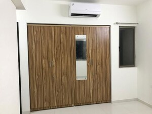 Room in 1 BHK Apartment at Raunak Bliss B2, Ghodbunder Road – for Rent