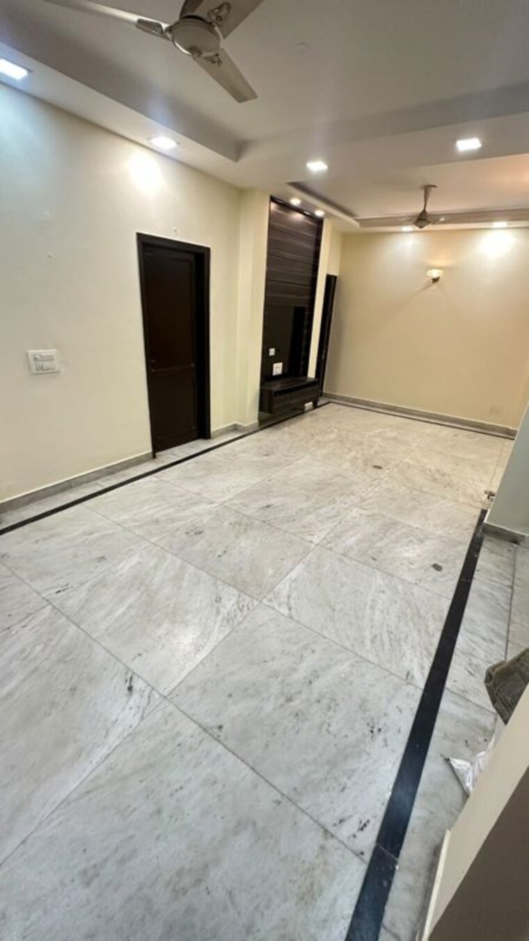 Room, east of kailash 3 Bedroom 1400 Sq.Ft. Builder Floor In East Of Kailash Delhi 10599125