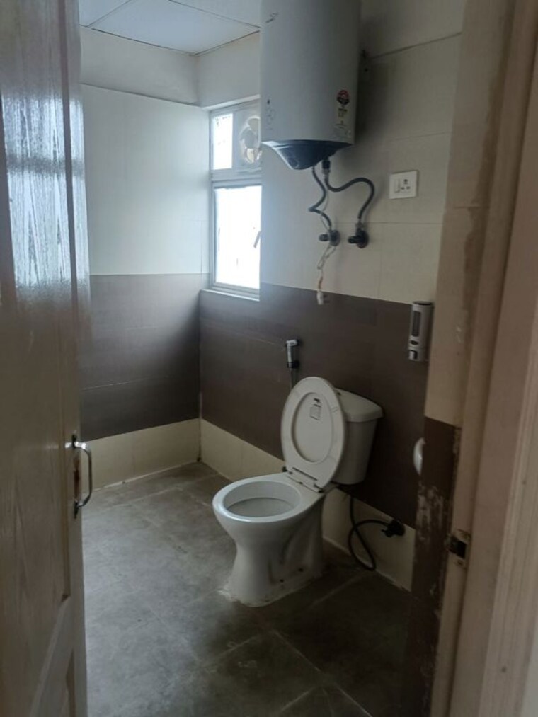 Bathroom, maxblis-white-house 2.5 Bedroom 1075 Sq.Ft. Apartment In Sector 75 Noida 10599163