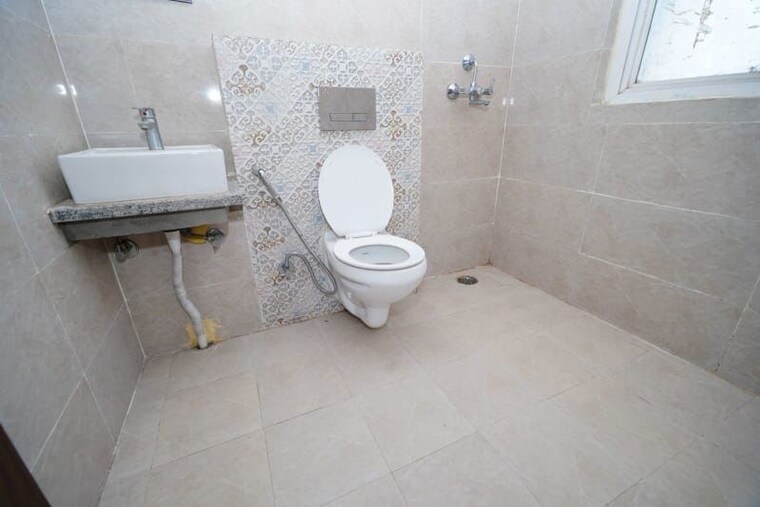 Bathroom, shahpur bamheta 2 Bedroom 1087 Sq.Ft. Apartment In Shahpur Bamheta Ghaziabad 10599150