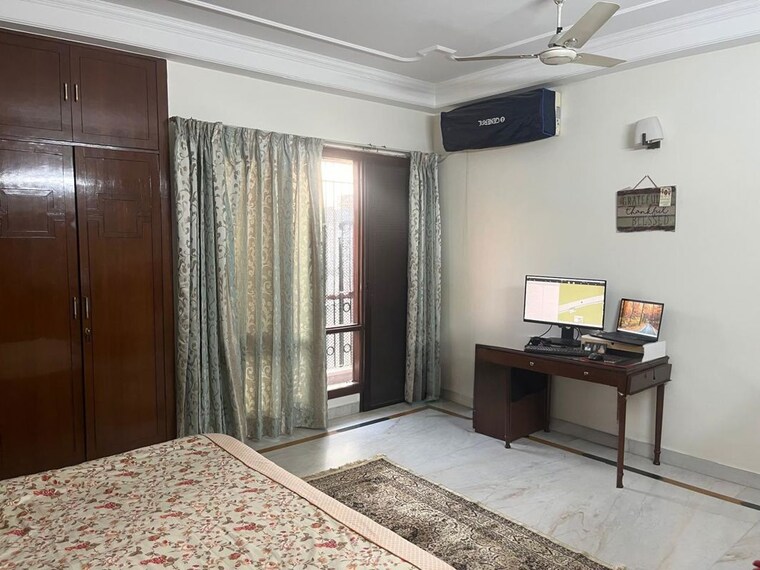 Bedroom, chittaranjan park 3 Bedroom 1500 Sq.Ft. Builder Floor In Chittaranjan Park Delhi 10599203