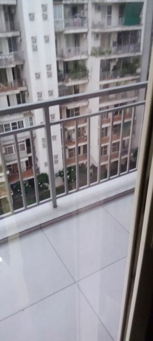 2 BHK Apartment For Rent in Parker White Lily, Sector 8