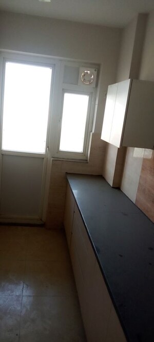 Room in 2 BHK Apartment at Parker White Lily, Sector 8 – for Rent
