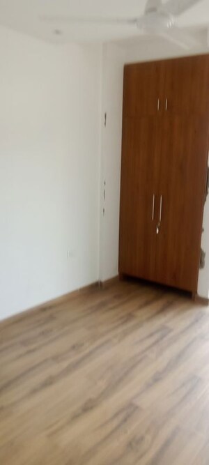 Room in 3 BHK Apartment at Parker White Lily, Sector 8 – for Sale