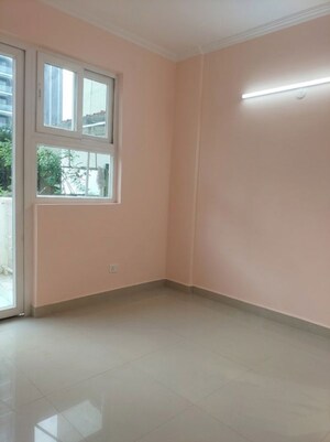 Room in 2.5 BHK Apartment at Tulsiani Urban Woods, Sushant Golf City – for Rent