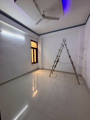 Room in 2 BHK Builder Floor at Neb Sarai – for Rent
