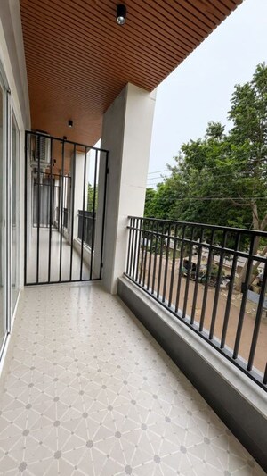 Balcony in 1 BHK Builder Floor at Sector 40 – for Rent